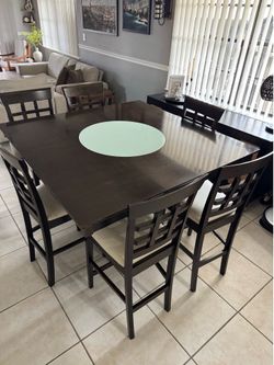 Beautiful Solid Wood Dining Set with Lazy Susan – 6 Chairs – Excellent Condition