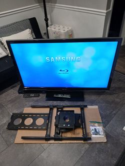 TV, BLUERAY AND FULL MOTION TV WALL MOUNT