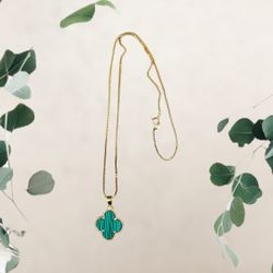 Green Clover Pendant & Necklace 