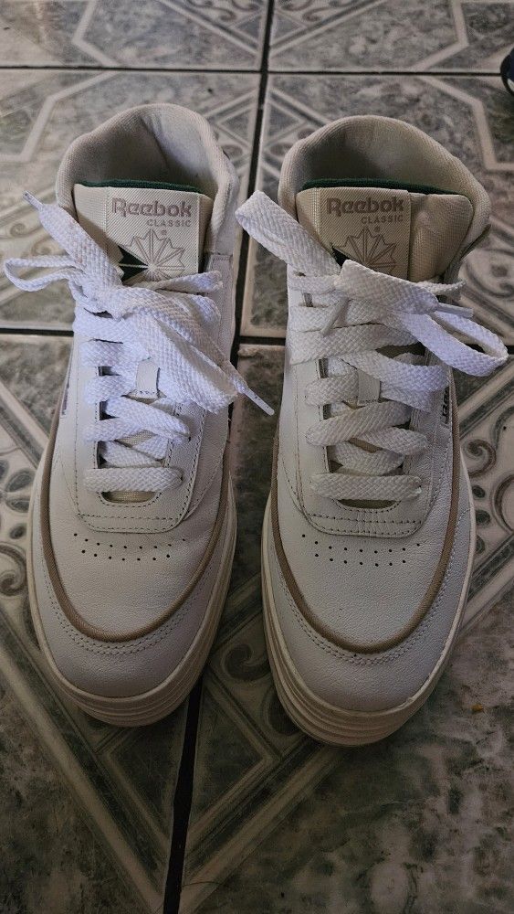 Reebok High Tops Size 9 Womens