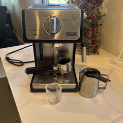 DeLonghi Espresso Machine and Milk Frother