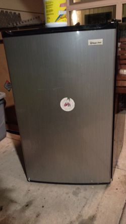 Magic Chef Mini Fridge