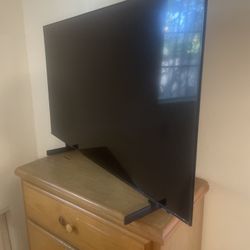 Samsung UN50AU8000F is a 50-inch class TV