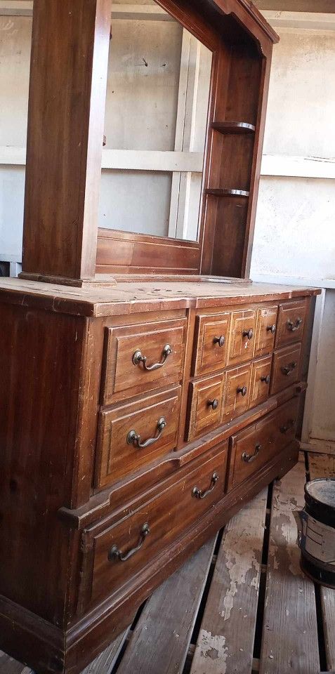 Dresser Set 