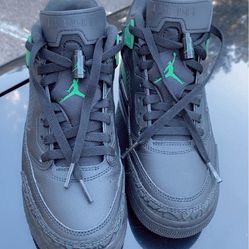 Jordan spizike size 7 in big kids worn once