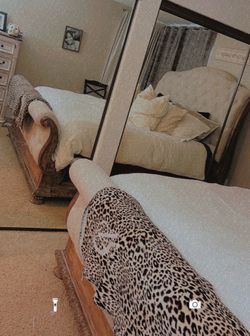 Hooker Furniture Castella King Luxury Bed – Mathis Brothers