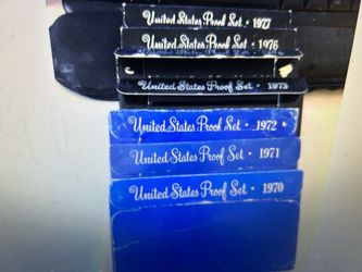 Group of seven 1970s proof sets in cases Group of seven 1970s proof sets in cases