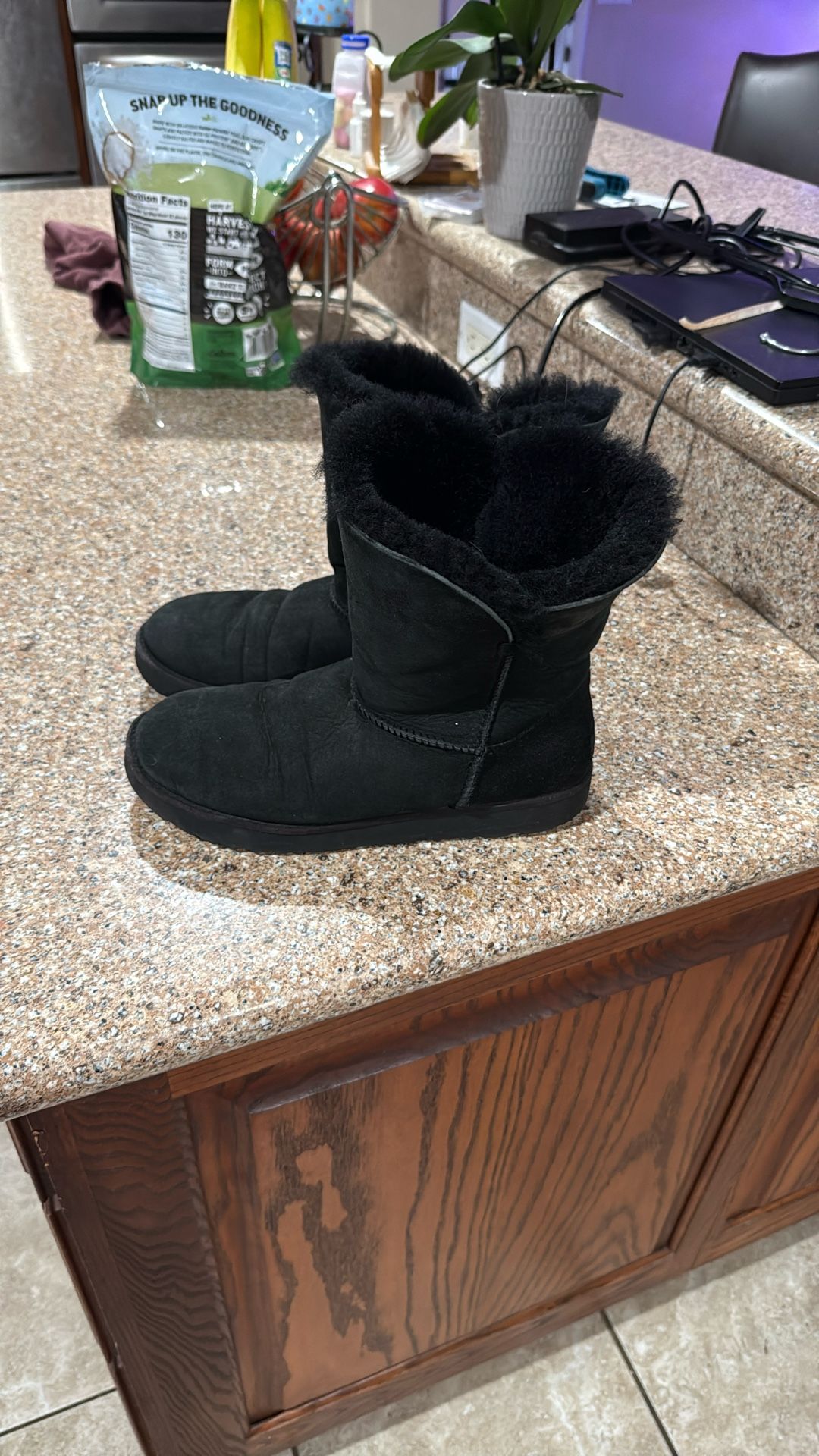 Women’s Short Classic Ultra Size 8 1/2 8.5 Ugg Boots Black