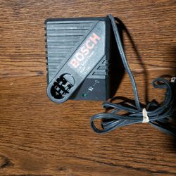Bosch BC004 Class 2 Battery Charger 