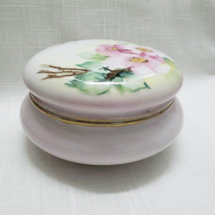 T&V Limoges France Porcelain Powder Dresser Box