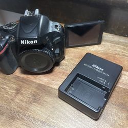 Nikon D5100 DSLR Camera Body + Battery + Charger