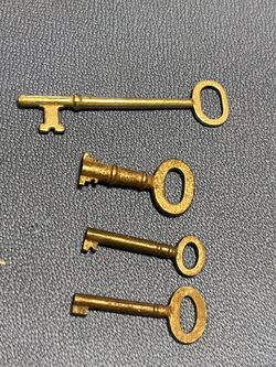 Antique Brass And Steel Skeleton Keys 