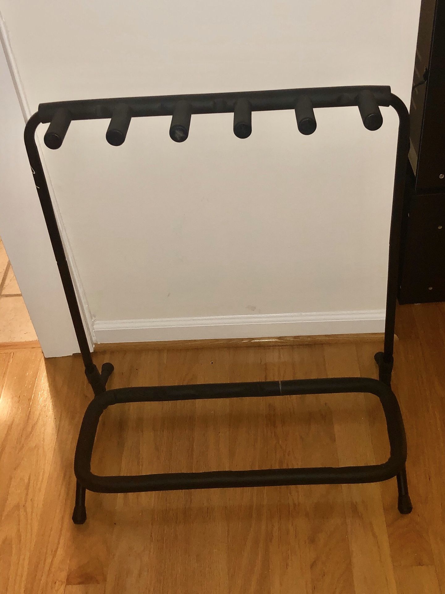 5-Guitar Stand