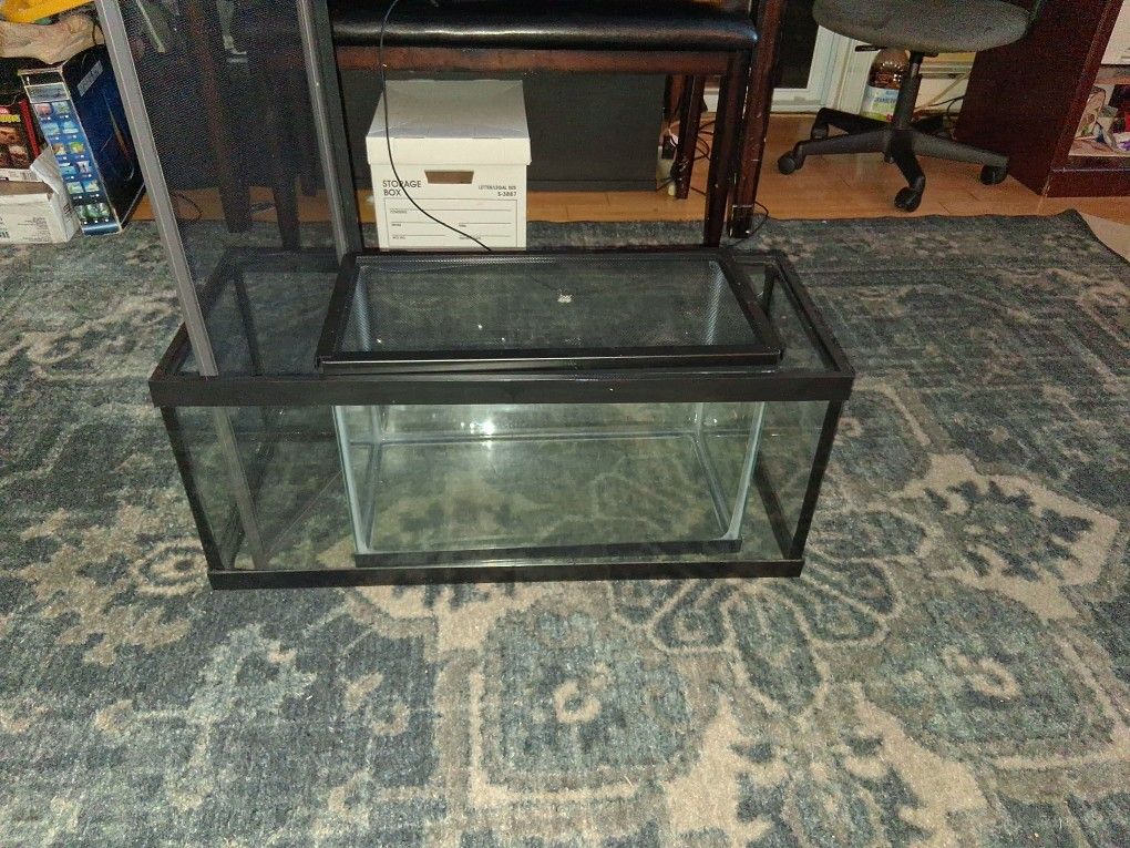 2 Reptile Tanks 20 Gallon And One Smaller One