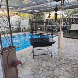 Large Like New Prevue Parrot Play Stand 