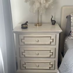 Side Dresser
