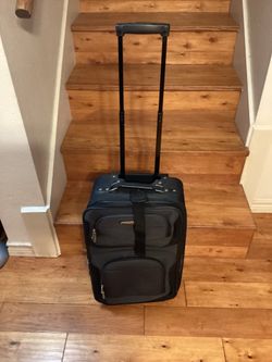 Carry On Luggage.  ( Black ) Excellent Condition.