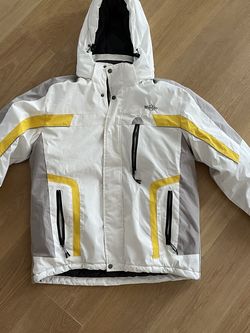 Men skiiing jacket