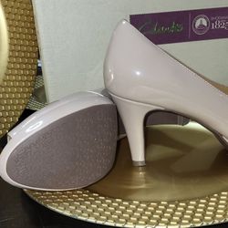 CLARK'S  HEELS 