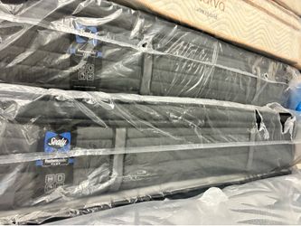 Queen size SEALY Posturepedic mattresses!