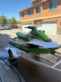 2021 Yamaha EX Deluxe Waverunner with trailer