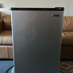 Magic Chef 3.2 Ft Tall Small Fridge