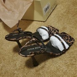 NEW Never Worn Women's Size 6 Heels