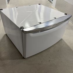 White Universal Laundry Pedestal - Great Condition