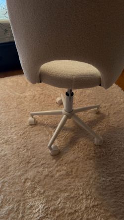 Moving sale chair and Rug