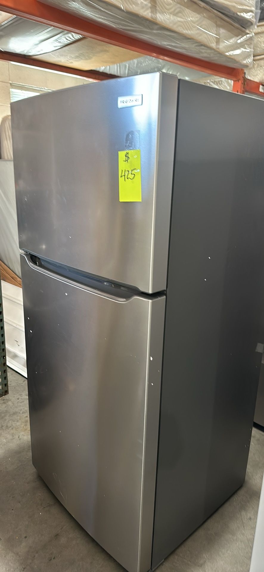 Frigidaire 18.3-cu ft Top-Freezer Refrigerator (Easycare Stainless Steel) Garage Ready Item #: 1607187 | Model #: LFTR1835VF