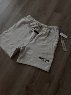 Essential short light oat (M) ONLY SHORT FOR 15