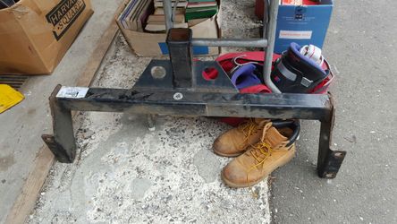 2002-2007 Jeep Liberty Trailer Hitch