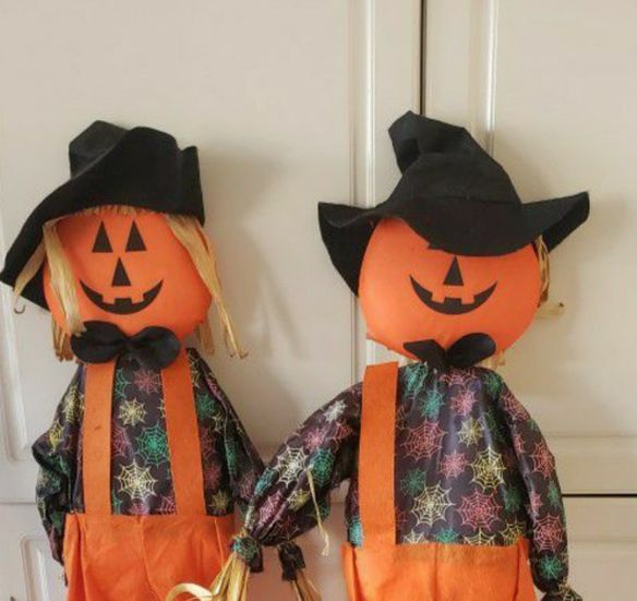 Halloween Jack O Lantern Face Scare Crows On Bamboo Sticks