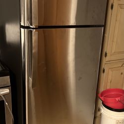 Ge Apartment Sizes Refrigerator Is In San Rafael Ca 