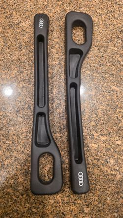Audi seat belt gap insert