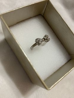 Silver ring bow size 7