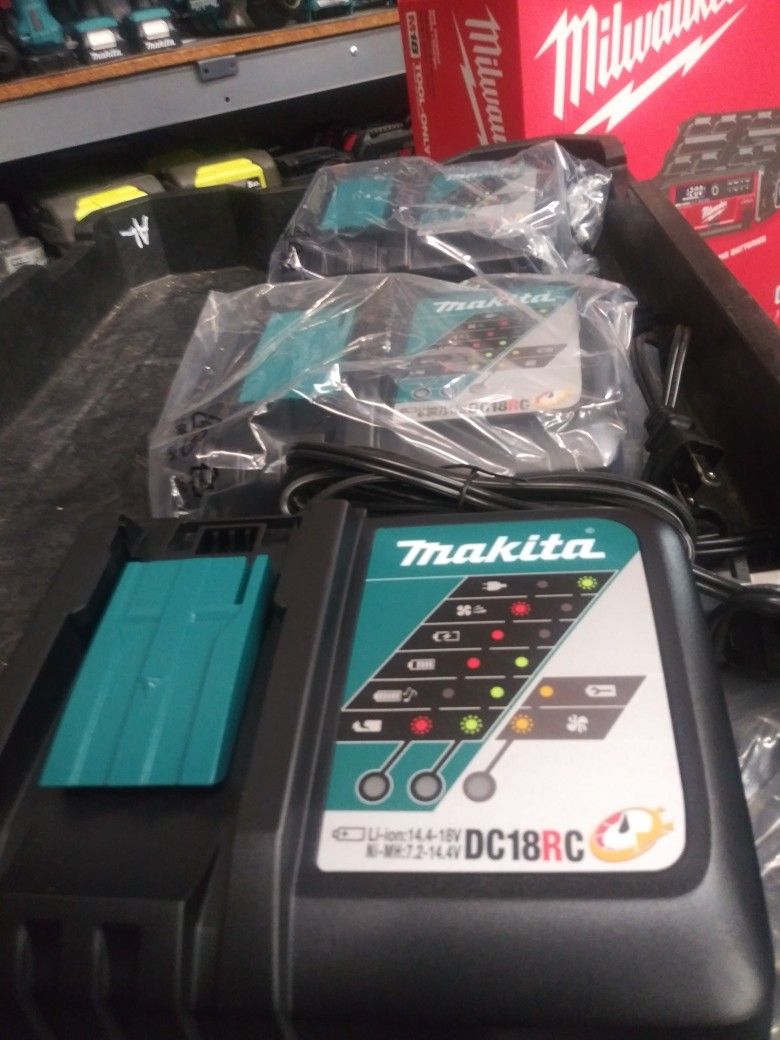 MAKITA 18V CHARGER