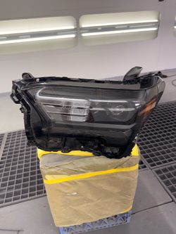 2025 Toyota Tacoma Left headlight led