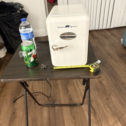 Mini refrigerator