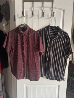 2 Men’s Button Down Short Sleeve Shirts - Size M