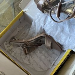 Women’s Shoe Size 6 1/2