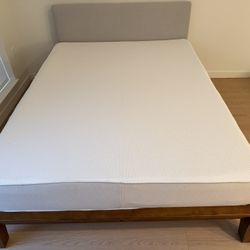 Like New Boring Memory Foam Queen Mattress