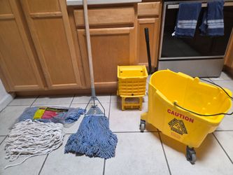 Rubbermaid Mop Bucket