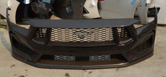 USED REF#B922 || 2024-2025 FORD MUSTANG GT || FRONT BUMPER COVER ASSEMBLY