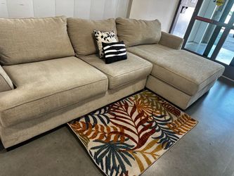 LARGE BEIGE SECTIONAL COUCH W/FREE DELIVERY