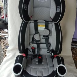 The Graco 4Ever DLX 4-in-1 Car Seat