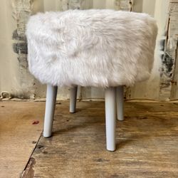 Stool - Seat - Faux Fur 