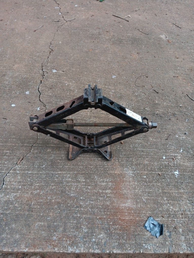GENERAL MOTORS SCISSOR JACK