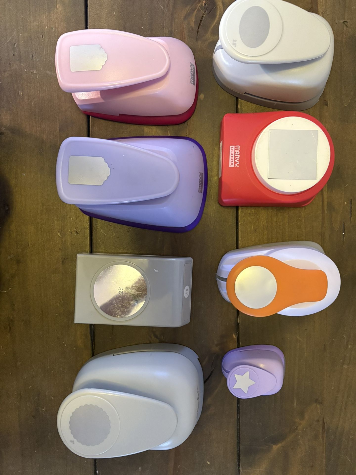 Scrapbooking paper punches