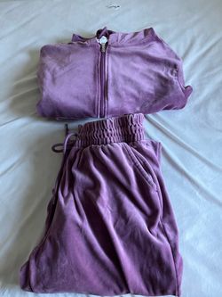 Women’s pant & sweater set